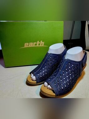 Women's Size 8.5 Earth Indigo blue Cascade  leather peep toe wedge sandals |box